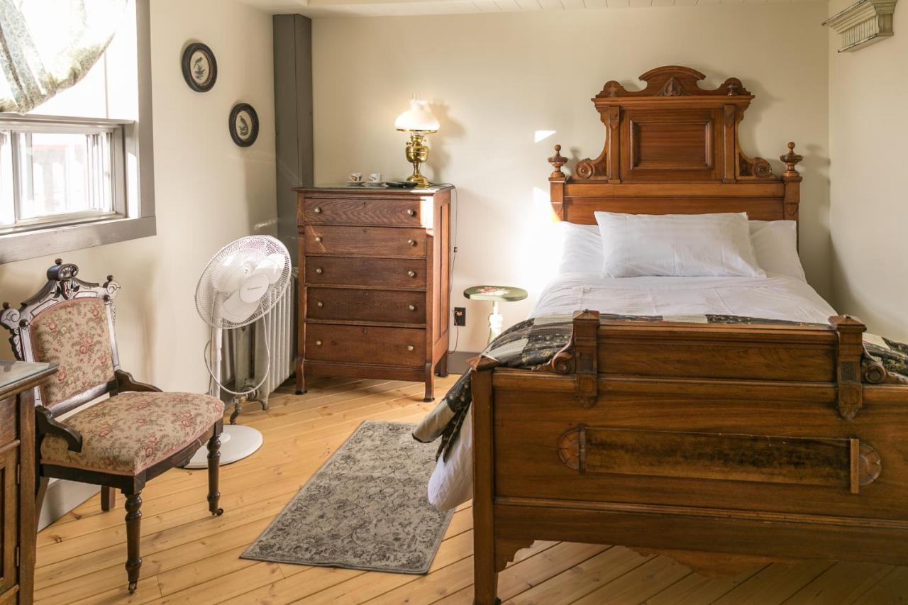 The Cochrane Rockyview Hotel Екстериор снимка