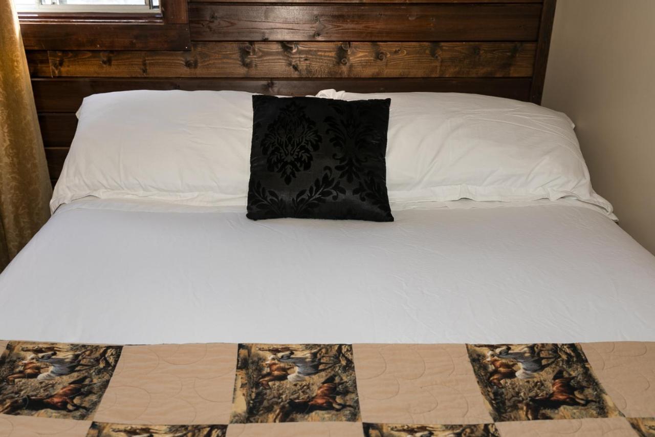 The Cochrane Rockyview Hotel Екстериор снимка