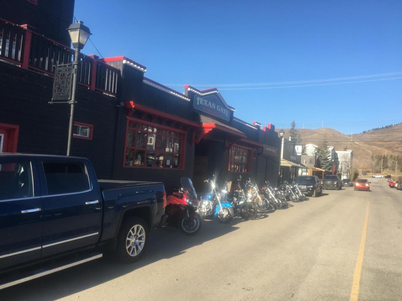 The Cochrane Rockyview Hotel Екстериор снимка